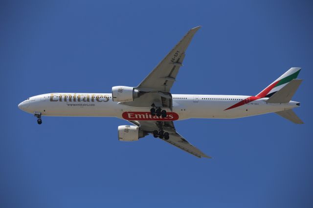 BOEING 777-300ER (A6-EPY)