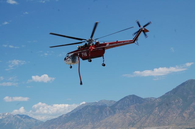 Sikorsky CH-54 Tarhe (N719HT) - Fire season 2011