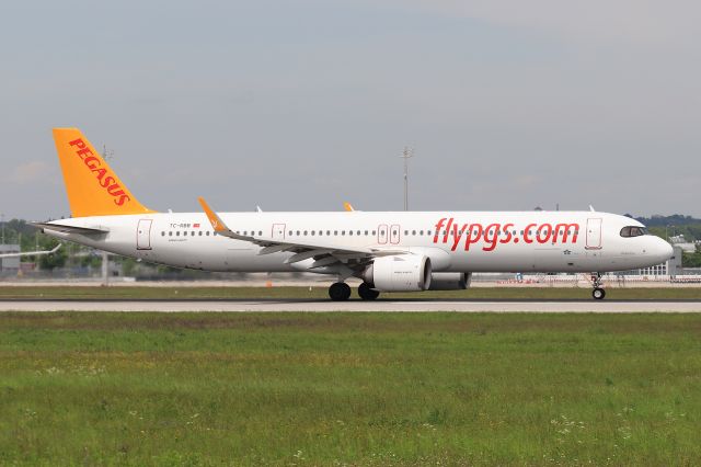 Airbus A321 (TC-RBB)
