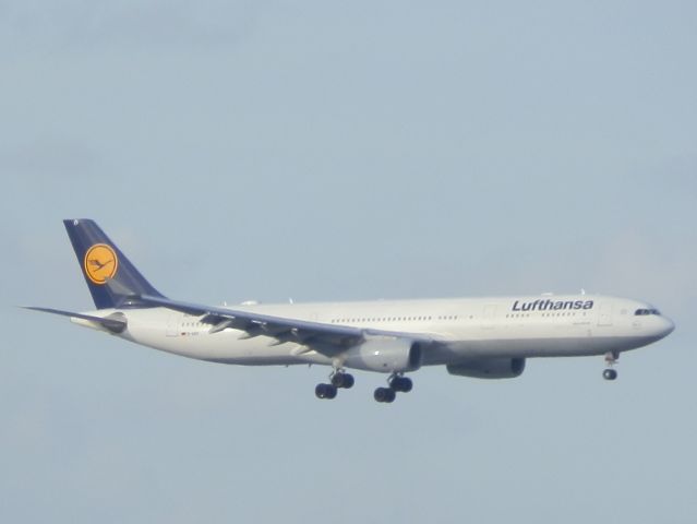 Airbus A330-300 (D-AIKP)