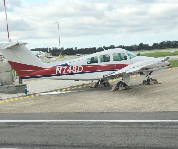 Beechcraft Duchess (N748D) - Général Aviation Rotterdam