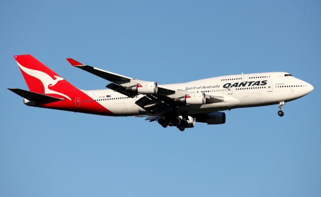 Boeing 747-400 (VH-OEE) - Short Final to Rwy 25