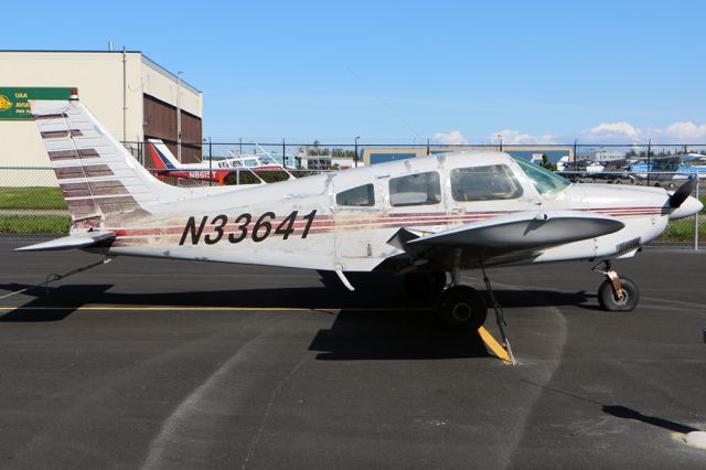 Piper Cherokee (N33641)