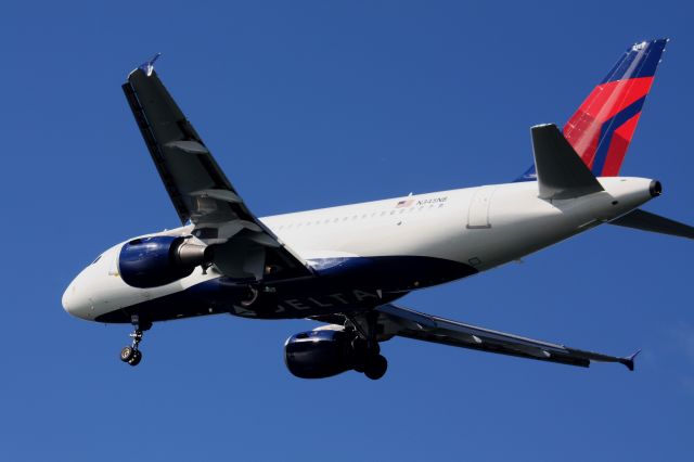 Airbus A319 (N345NB) - Note the Delta titles on belly of plane. 