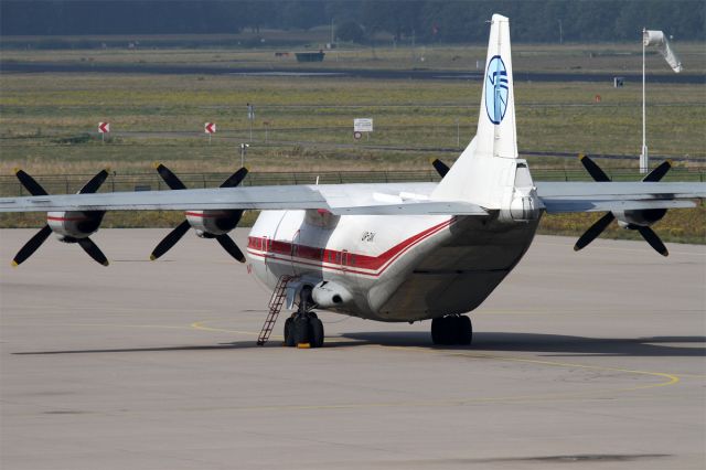 Antonov An-12 (UR-CAK)