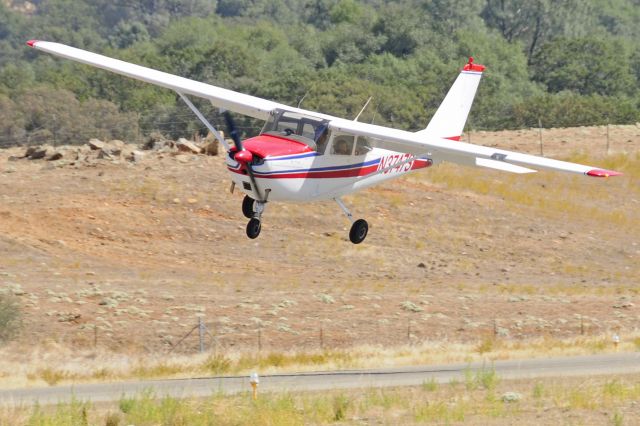 N3747S — - CESSNA 172E Landing at Mariposa Airports 2011 Fly-in