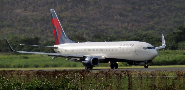 Boeing 737-900 (N805DN)