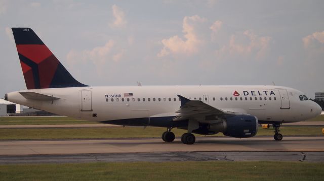 Airbus A319 (N358NB)