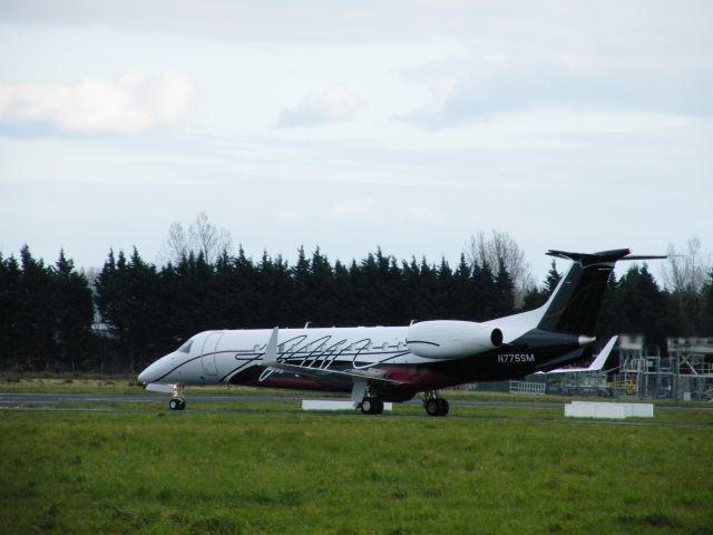 Embraer ERJ-135 (N775SM)