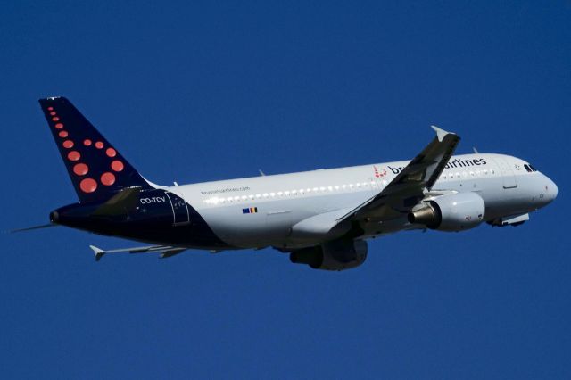 Airbus A320 (OO-TCV)