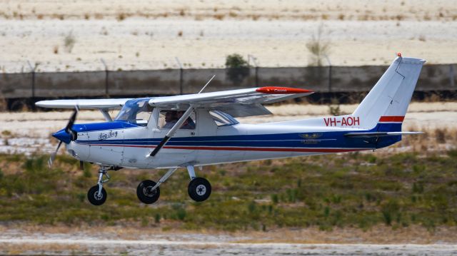 Cessna 152 (VH-AOH)