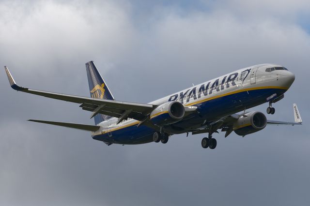 Boeing 737-800 (EI-FRM) - RYR1144 arriving from Berlin SXF