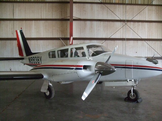 Piper PA-30 Twin Comanche (N8838Y)