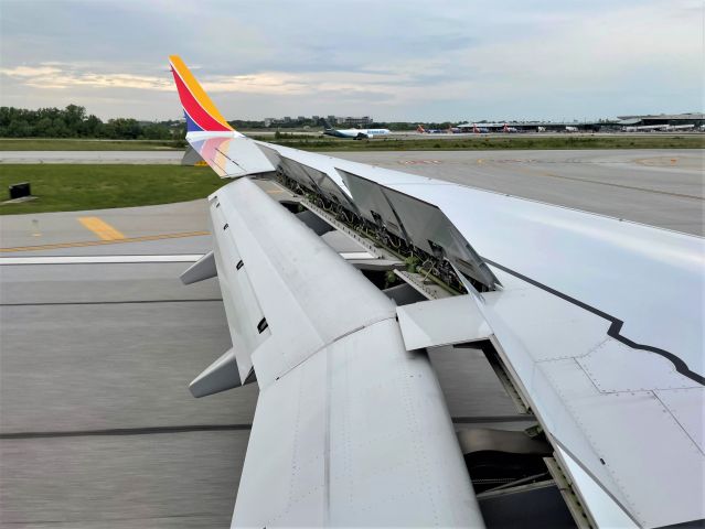 Boeing 737 MAX 8 (N8727M) - Rolling out on 10 and braking hard after arrival from TPA