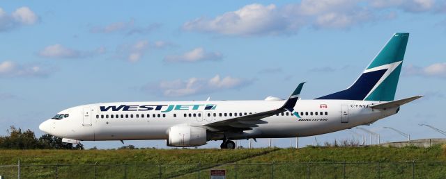 Boeing 737-800 (C-FWVJ) - 10/08/22 taxi in on Juliet from Rwy 35R