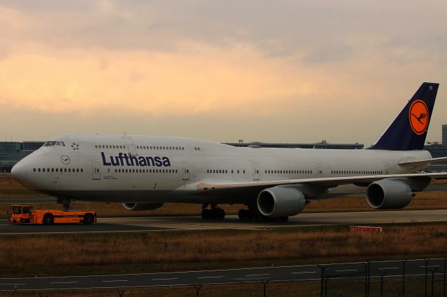 BOEING 747-8 (D-ABYQ) - Frankfurt am Main, Saturday 14/10/16. Photo taken from the mound just next to the motorway bridge just near the Intercity Hotel.