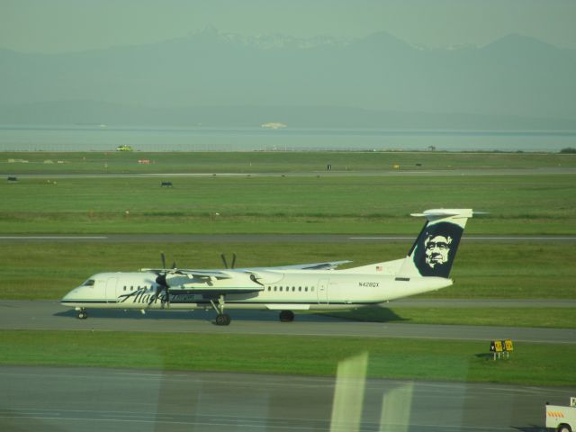 de Havilland Dash 8-100 (N428QX)