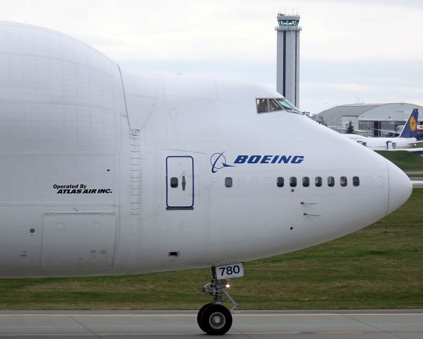 Boeing 747-200 (N780BA) - Structural details at the joint between the upper deck and the "hump"