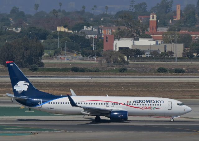 Boeing 737-800 (N858AM) - Contigo Titles