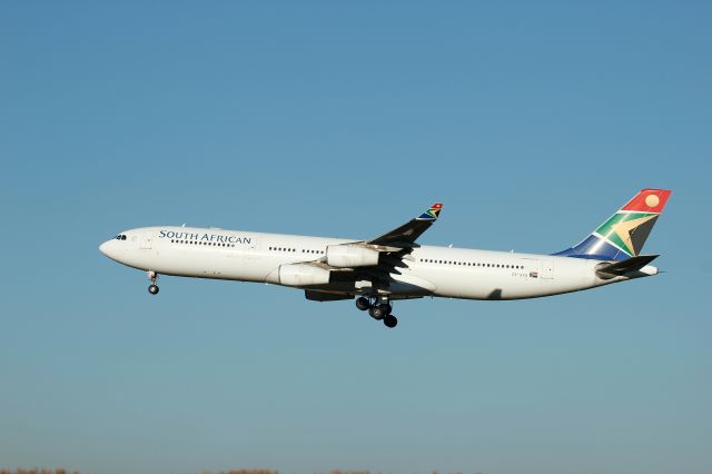 Airbus A340-300 (ZS-SXG)