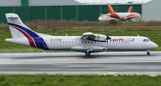 ATR ATR-72 (EC-IYH) - On landing