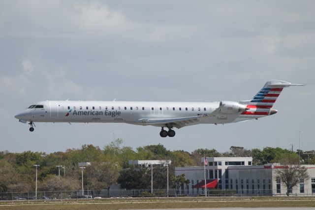 Canadair Regional Jet CRJ-900 (N592NN) - American Flight 5139 operated by PSA (N592NN) arrives at Sarasota-Bradenton International Airport follwoing flight from Charotte-Douglas International Airport