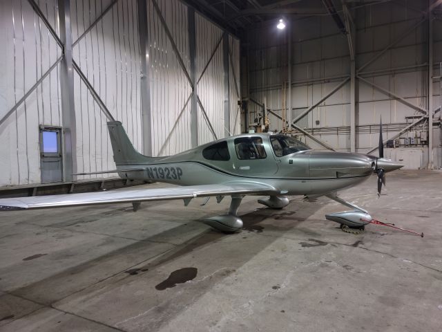 Cirrus SR-22 (N1923P)