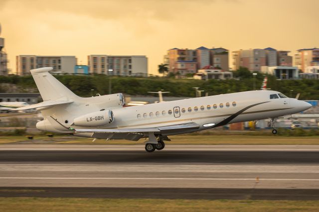 Dassault Falcon 8X (LX-GBH)