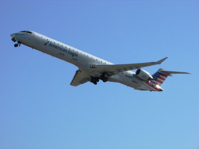 Canadair Regional Jet CRJ-900 (N948LR) - Taking off RWY 30