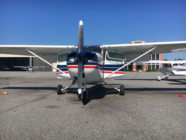 Cessna Skyhawk (N6512H)