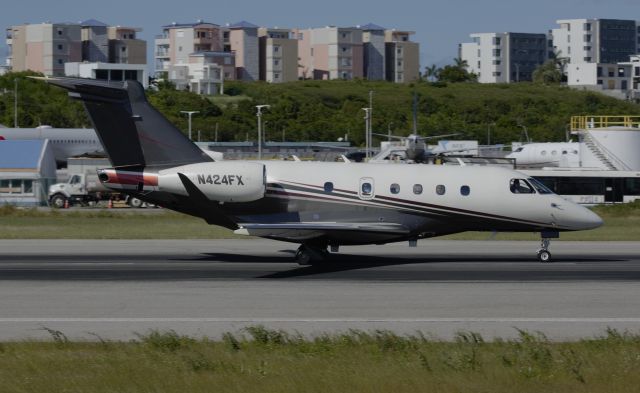 Embraer Legacy 450 (N424FX)