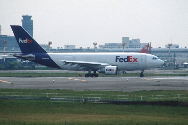 Airbus A310 (N416FE) - Departure at Narita Intl Airport Rwy16R on 2000/04/30