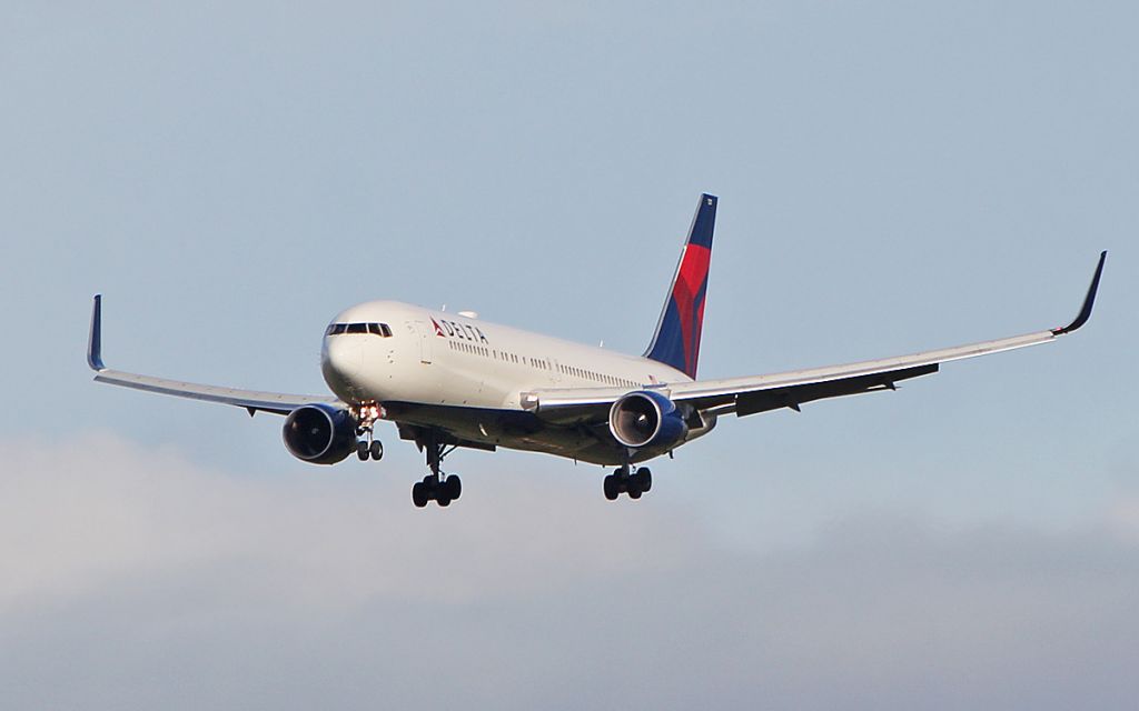 BOEING 767-300 (N1201P) - "delta35" b767-332er n1201p diverting to shannon while routing paris(cdg) to seattle 12/11/18.