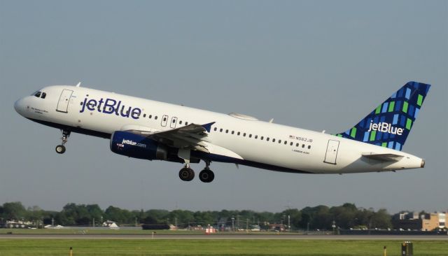 Airbus A320 (N562JB) - Jetblue A320 departing BUF