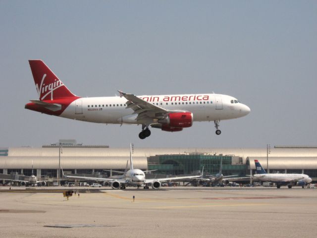 Airbus A319 (N529VA) - Landing on RWY 19R