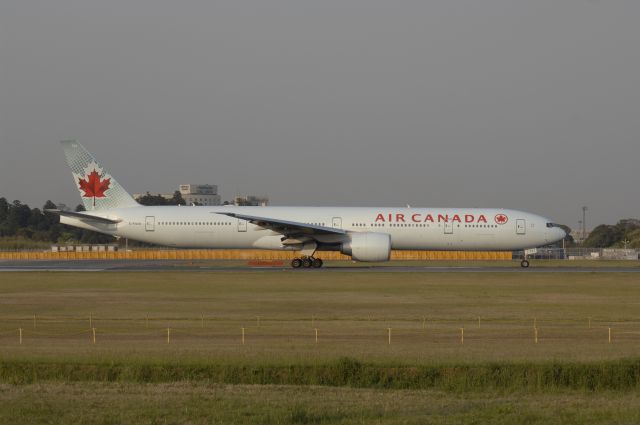 BOEING 777-300 (C-FIUW) - Departure at Narita Intl Airport 16R on 2010/5/2