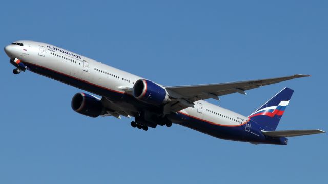 BOEING 777-300 (VQ-BQE) - 19/12/2020:  Flight to Moscow (SVO) after take-off from runway 26, duration was 03h41m.