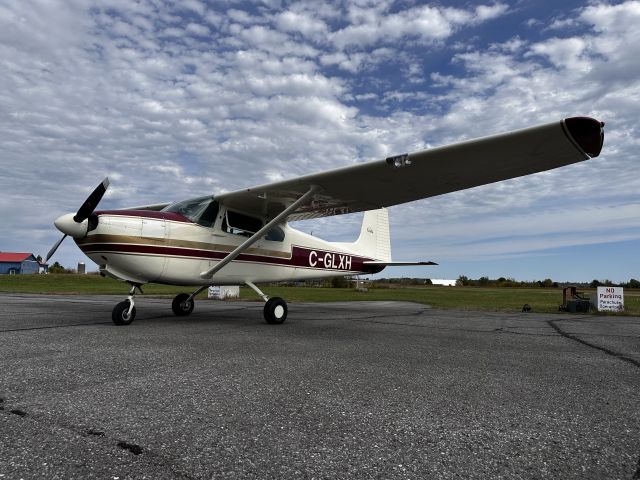 Cessna Skylane (C-GLXH)