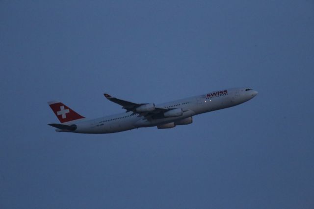 Airbus A340-300 (HB-JMB)