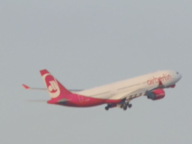 Airbus A330-200 (D-ALPC)