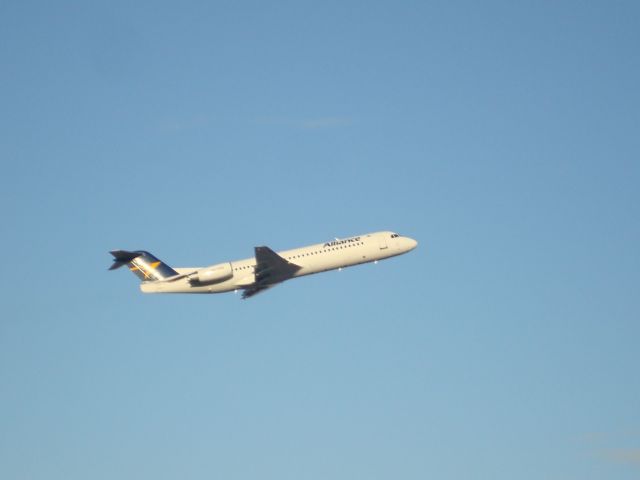 Fokker 100 (VH-FKK) - At Perth's outdoors viewing deck.