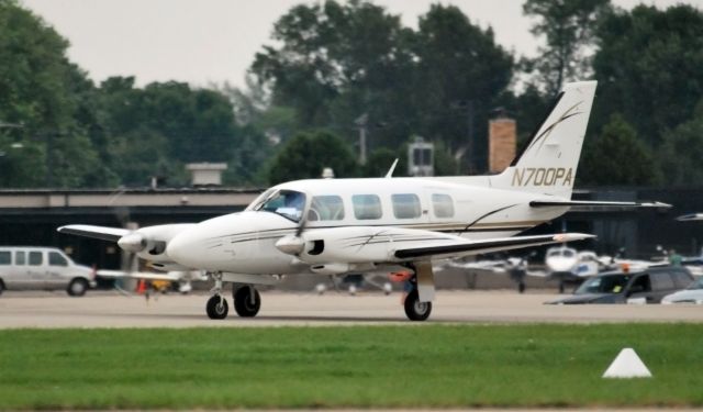 Piper Navajo (N700PA)