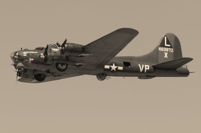 Boeing B-17 Flying Fortress (N7227C)