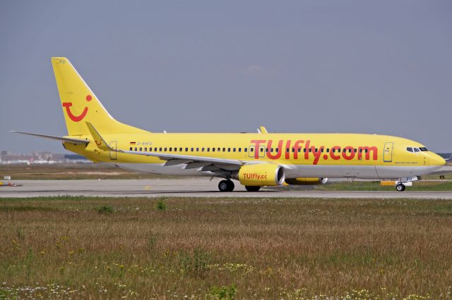 Boeing 737-800 (D-AHFU)