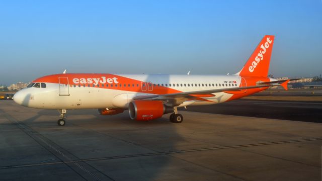 Airbus A320 (HB-JZY) - EasyJet Airbus A320-214 HB-JZY in Lisbon