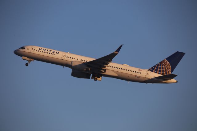 Boeing 757-200 (N19117)