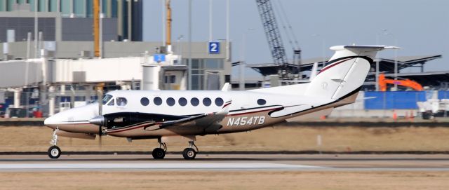 Beechcraft Super King Air 350 (N454TB)