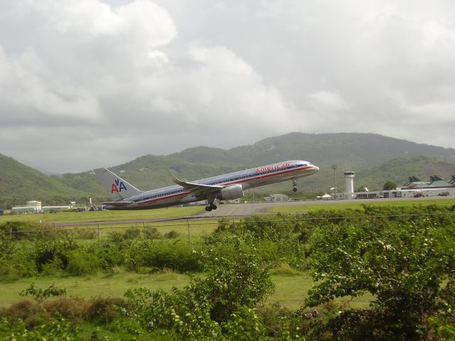 Boeing 757-200 (N663AM)