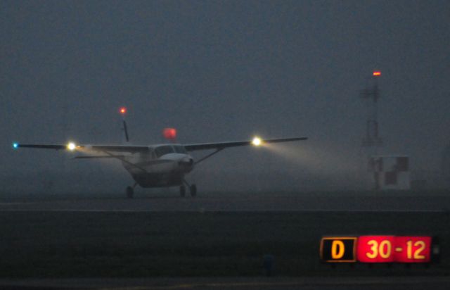 Cessna Caravan (BXR1572) - Foggy Winter morning at Merced Regional Airport