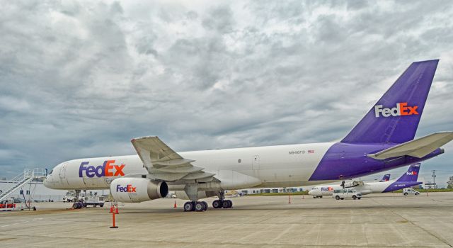 Boeing 757-200 (N946FD)